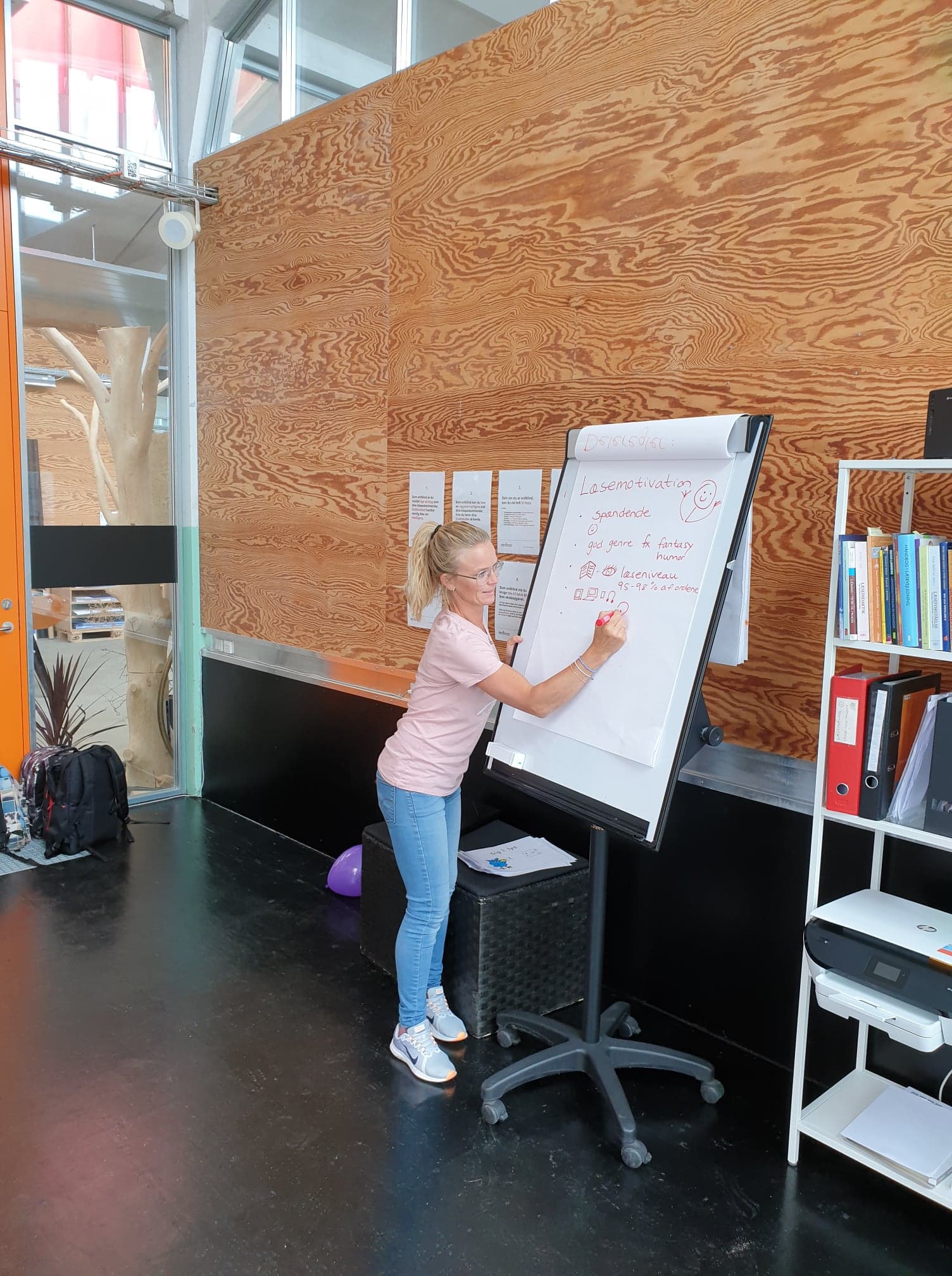 Mie underviser i Spinderihallerne